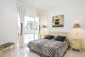 5 bedrooms, iron/ironing board, free WiFi