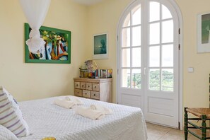 3 bedrooms, iron/ironing board, free WiFi
