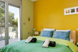 4 bedrooms, iron/ironing board, free WiFi