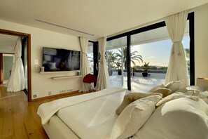 5 bedrooms, iron/ironing board, free WiFi