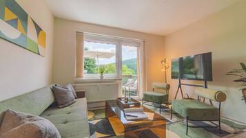 Fernseher, Bücher, Stereoanlage