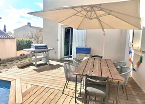 Outdoor dining - The Tuileries House (Saint-Rémy-de-Provence)