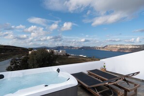 Terrace/patio - Caldera view 1-bedroom Villa  in peacefull Akrotiri with Hot Tub and Pool (Akrotiri)