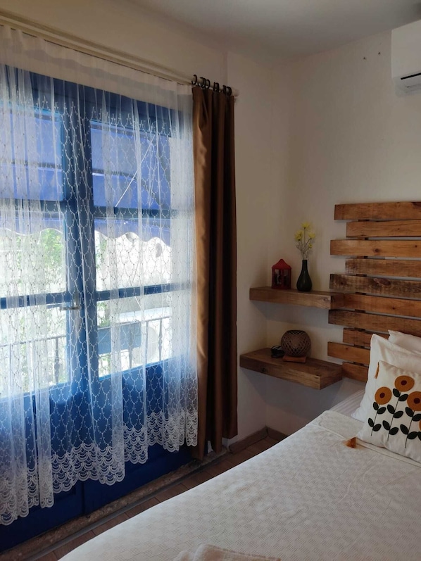 Deluxe Room, Non Smoking | Free WiFi, bed sheets