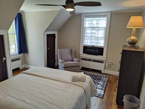 4 Schlafzimmer, Schreibtisch, Bügeleisen/Bügelbrett, Reisekinderbett