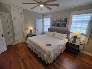 4 bedrooms, desk, iron/ironing board, travel crib