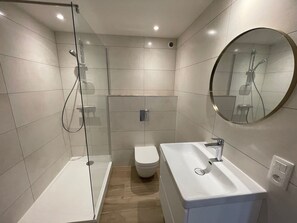 Shower, hair dryer, towels, toilet paper - L'Echappée Verte, your nature cocoon in the heart of Alsace Verte (Dambach)