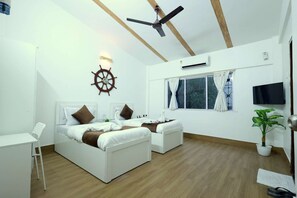 1 habitación, escritorio, tabla de planchar con plancha y wifi