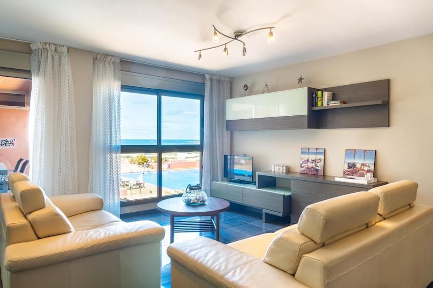 Sunset-view And Beachfront 3 Bedroom And 3 Bathroom Apartment - El Cotillo
