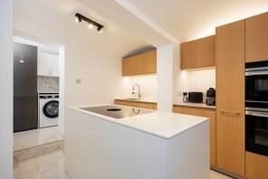 Réfrigérateur, micro-ondes, lave-vaisselle, grille-pain