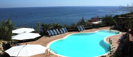 Seasonal outdoor pool, open 9:00 AM to 7:00 PM, pool umbrellas