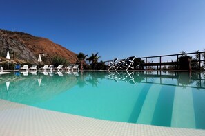 Seasonal outdoor pool, open 9:00 AM to 7:00 PM, pool umbrellas - VRclub Villa Ridente (Gioiosa Marea)