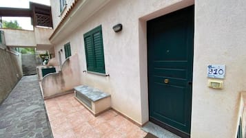 Apartment, 2 Bedrooms, Sea View | Terrace/patio