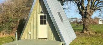 Woodland Cabin-monewden Airfield-sleeps 2-parking