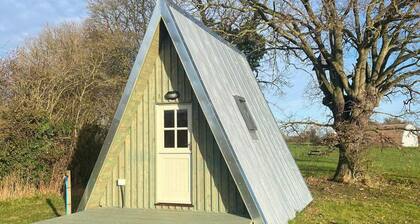 Woodland Cabin-monewden Airfield-sleeps 2-parking