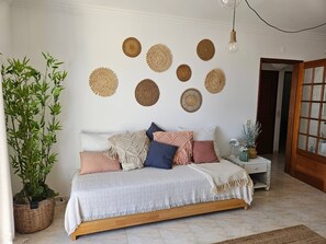 2 bedrooms, iron/ironing board, Internet, bed sheets