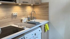 Coffee/tea maker, fridge, microwave, stovetop - 2-room apartment near beach with parking in Cabourg (Cabourg)
