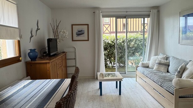 TV - 2-room apartment near beach with parking in Cabourg (Cabourg)