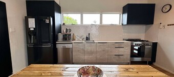 Cudgeree Bay Lake House on shores of Lake Illawarra