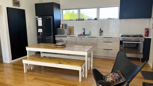 Cudgeree Bay Lake House on shores of Lake Illawarra