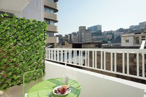 Boho9 - Saffron | Balcony - Boho Studios & Apts in Mar Mikhael (Beirut)