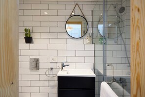 Boho1 - Mandala | Bathroom | Shower, rainfall showerhead, hair dryer, towels - Boho Studios & Apts in Mar Mikhael (Beirut)