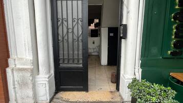 Majoituspaikan sisäänkäynti