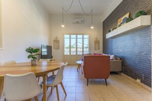 Departamento | Sala de estar | Televisión de 42 pulgadas con canales por cable