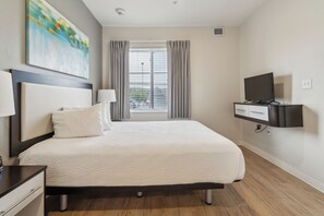 Bureau, fer et planche à repasser, lit parapluie, Wi-Fi gratuit