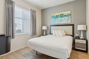 Bureau, fer et planche à repasser, lit parapluie, Wi-Fi gratuit