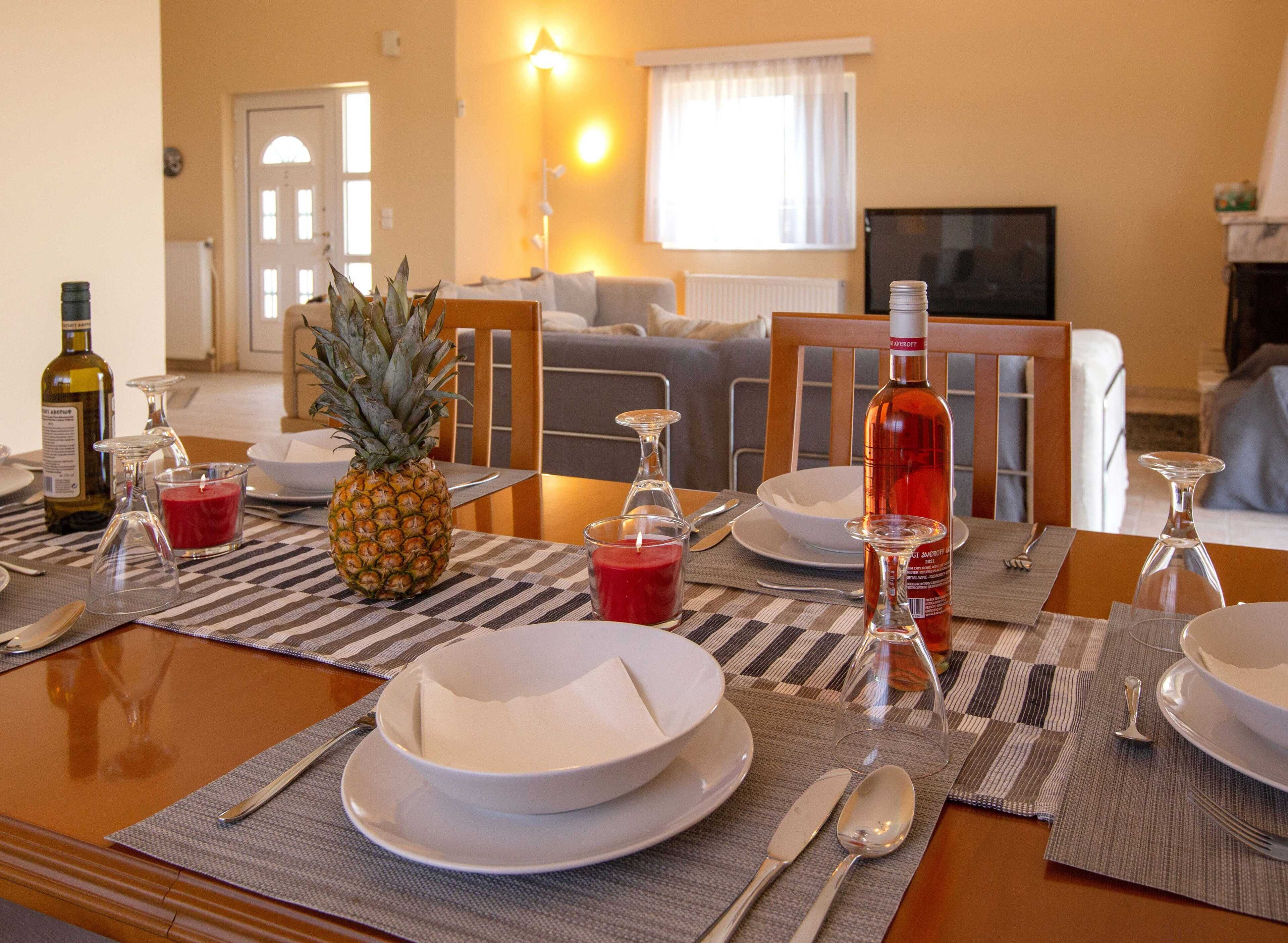 Familie villa, 4 slaapkamers, privézwembad | Woonruimte | Een 40-inch televisie met digitale zenders