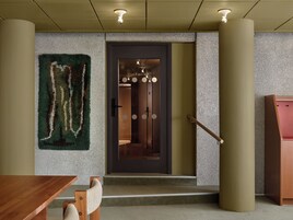 Frigobar, microondas, cafetera/tetera, tetera/pava eléctrica