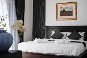 3 makuuhuonetta, silitysrauta/-lauta, vuodevaatteet