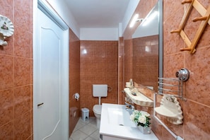 Appartement, balcon, vue jardin | Salle de bain
