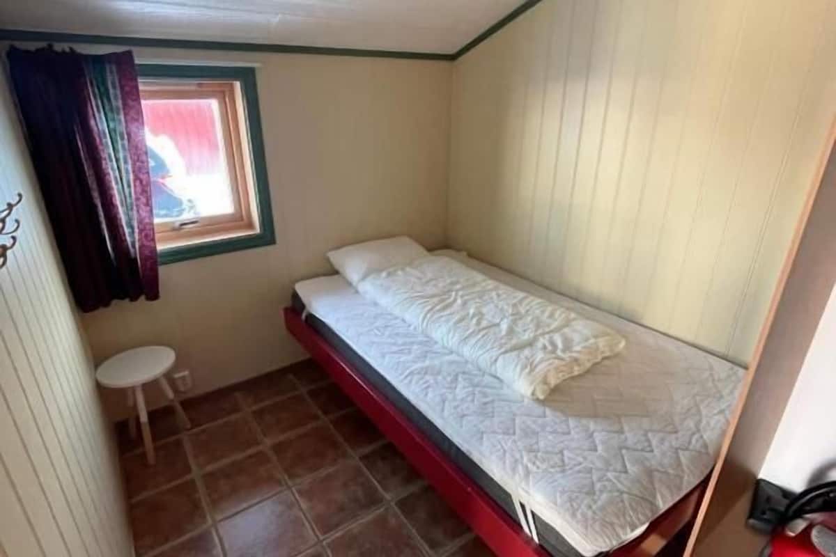 1 bedroom, cribs/infant beds, rollaway beds, free WiFi