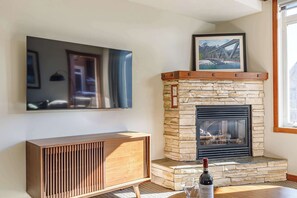 Interior - Falcon Crest Sunrise Retreat (Canmore)