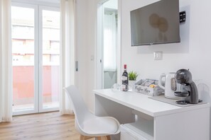 Deluxe Double Room, Balcony, City View | Desk, iron/ironing board, free WiFi - Pampas Roma (Rome)