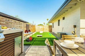 Outdoor dining - Cheery Lynn II Soft & Stylish Stay (Scottsdale)