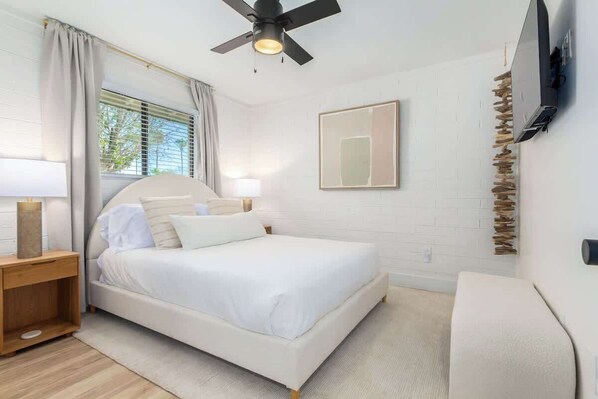 2 habitaciones, escritorio, tabla de planchar con plancha y wifi 