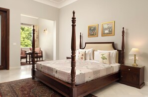 Deluxe Double Room, Mountain View | Egyptian cotton sheets, premium bedding, desk, laptop workspace - Chez Lavania A Boutique stay (Udaipur)
