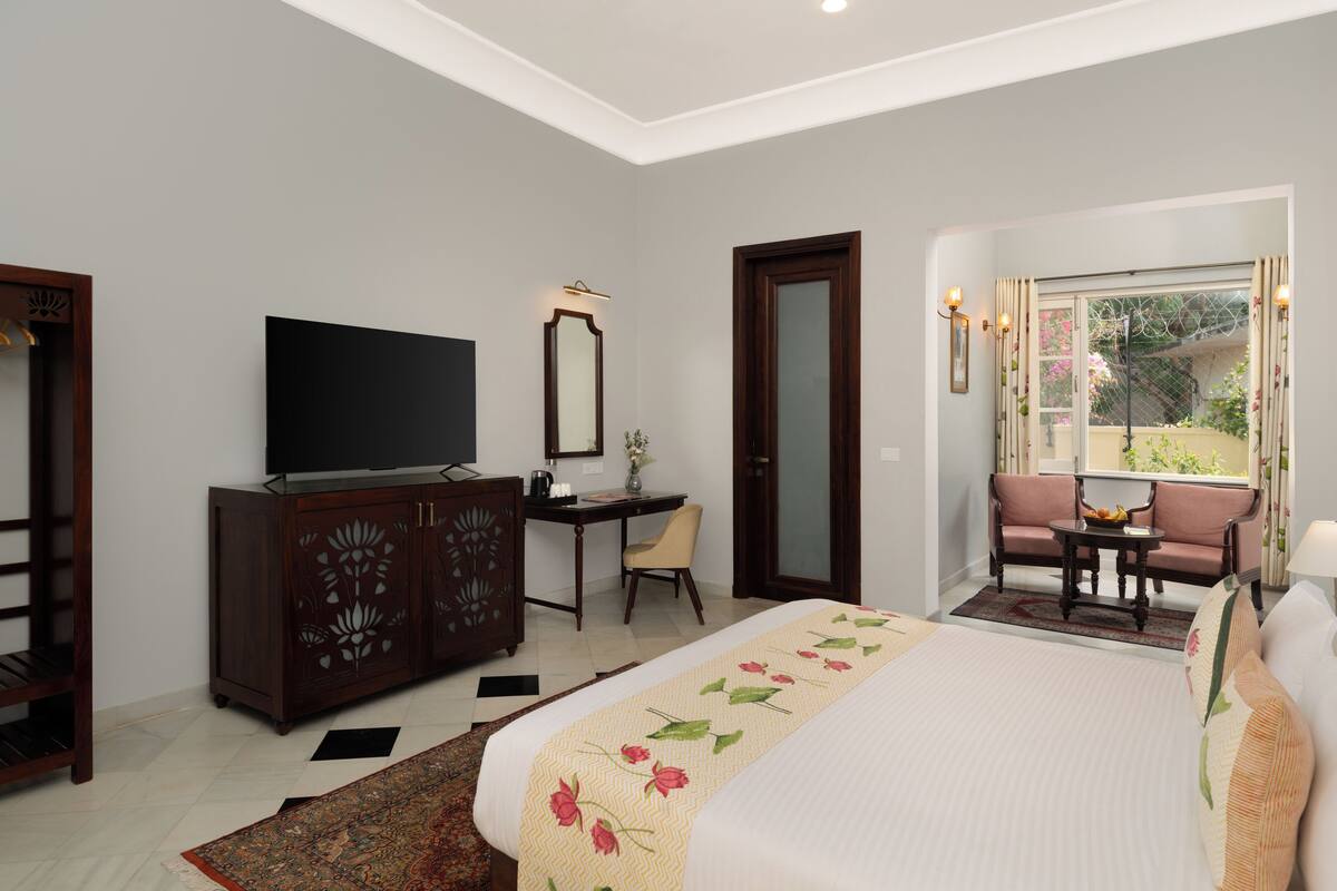 Deluxe Room, Private Bathroom, Pool View | Egyptian cotton sheets, premium bedding, desk, laptop workspace
