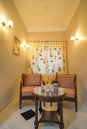 Desk, laptop workspace, free WiFi - Chez Lavania A Boutique stay (Udaipur)