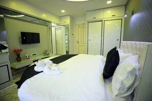 1 bedroom, desk, iron/ironing board, WiFi