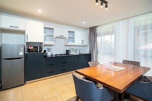 Electric kettle - Harry's Kisumu Oasis (Kisumu)