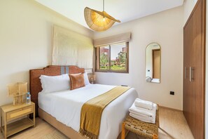 3 habitaciones, tabla de planchar con plancha, wifi y ropa de cama 