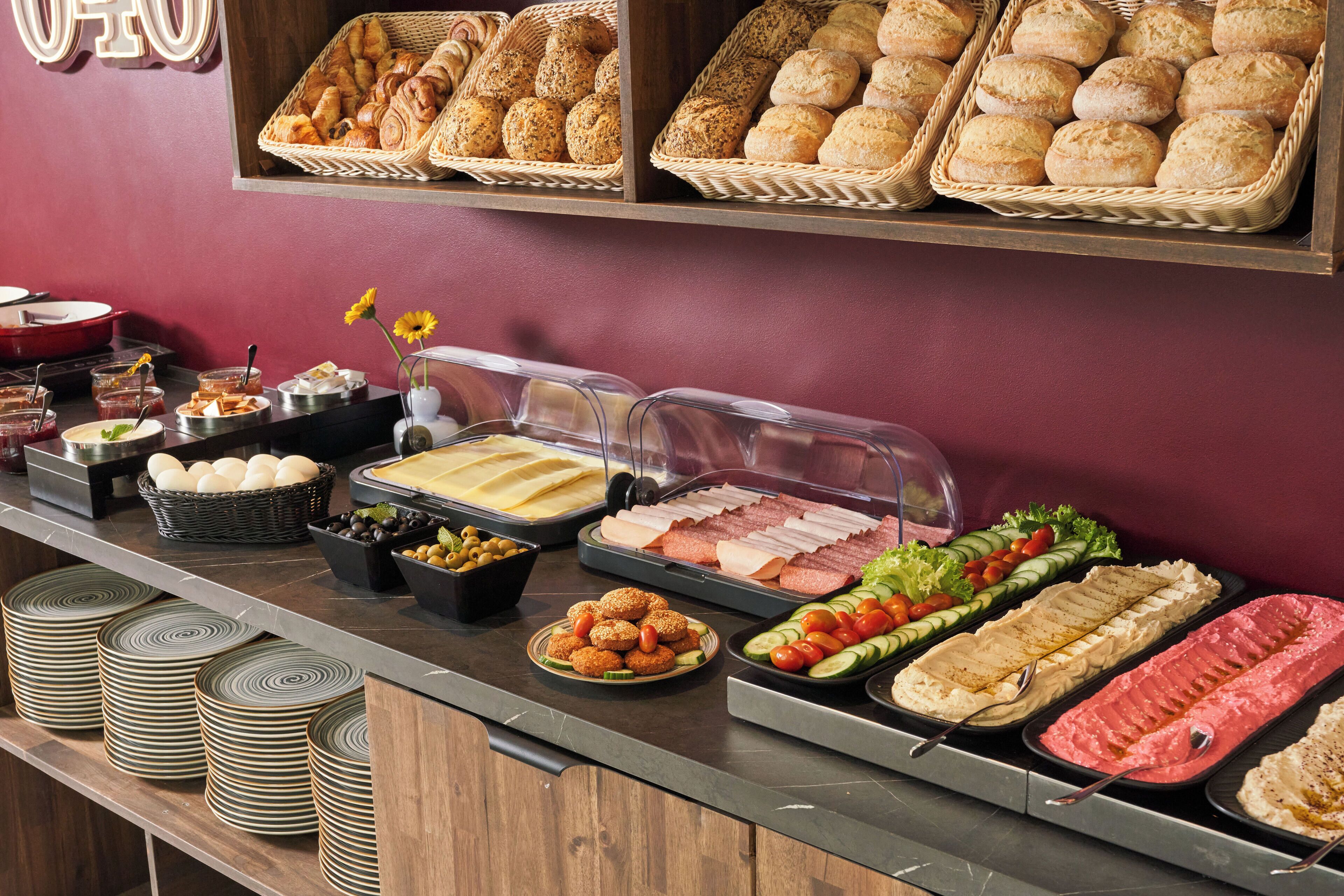 Buffet déjeuner servi tous les jours en supplément