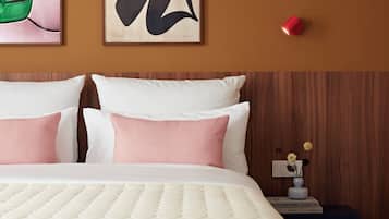 Perusstudio | Ylelliset vuodevaatteet, minibaari, tallelokero huoneessa