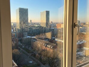 Large Studio with Kitchenette and View | City view - Numa Hamburg St Georg (Hamburg)