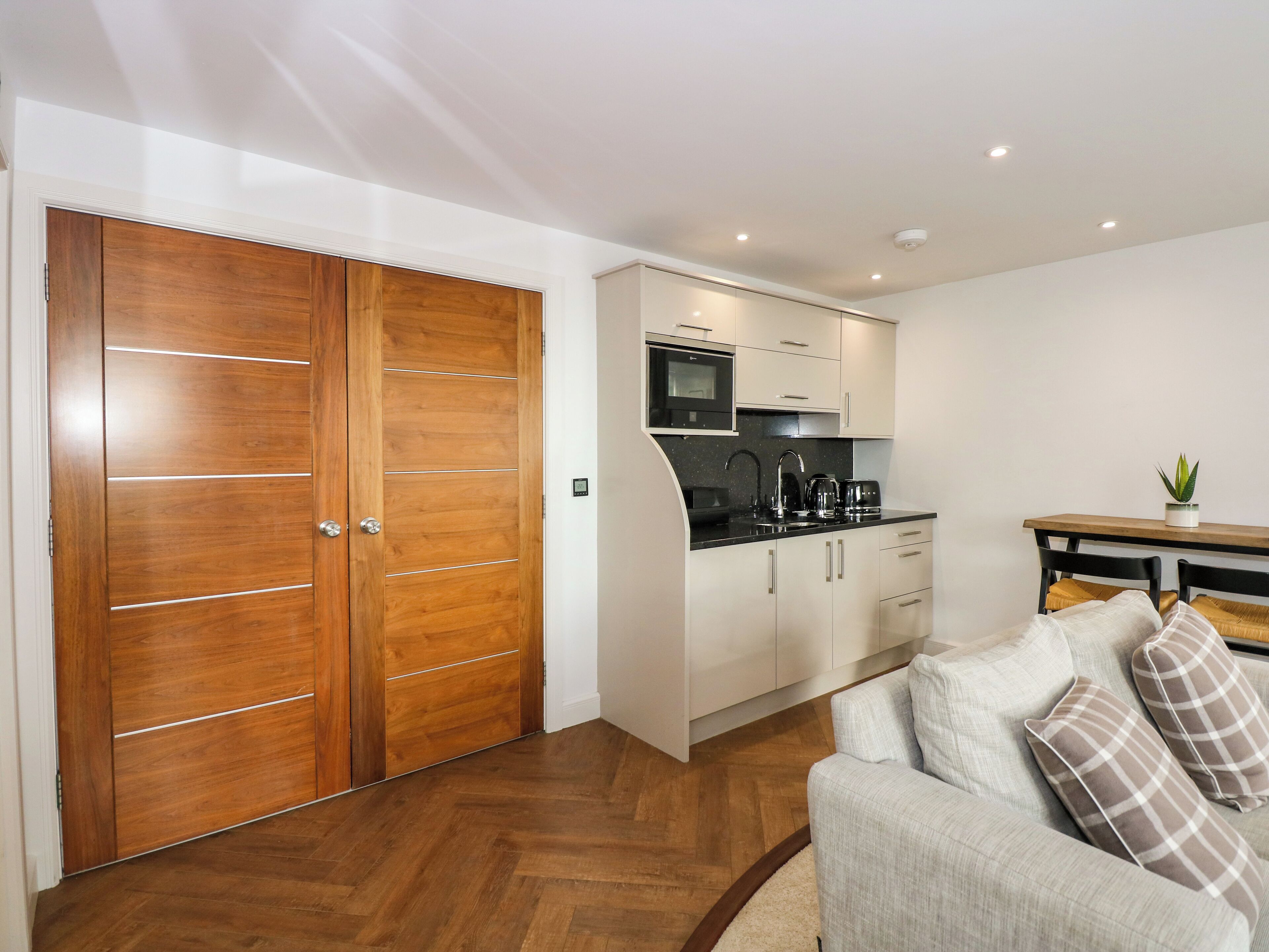 Cookware/dishes/utensils