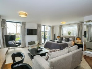 1 chambre, décoration personnalisée, ameublement personnalisé